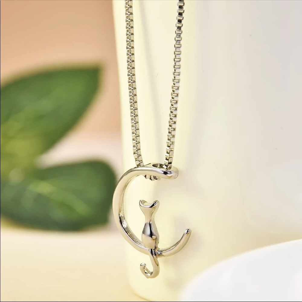 New  Moon Cat Cute Animal Necklace Pendant